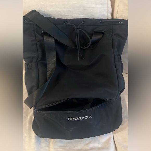 Like new gym bag! Convertible drawstring backpack - Picture 4 of 4